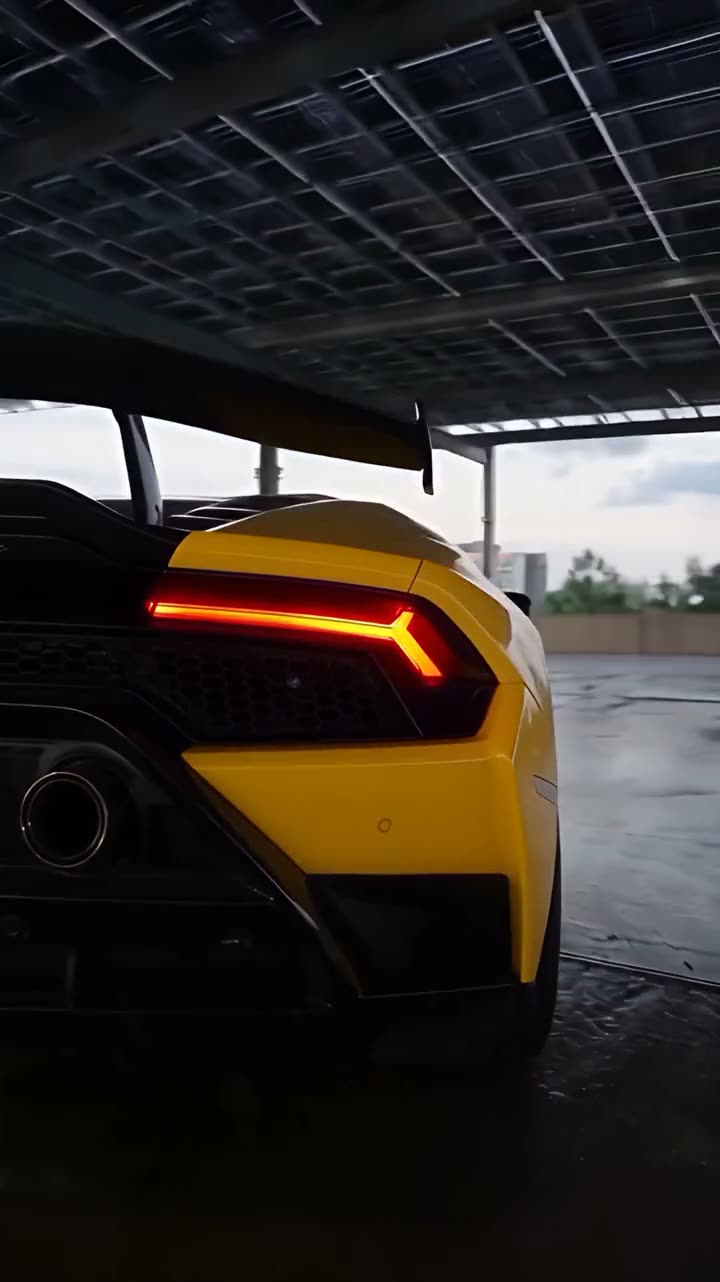 Frame at 16.5 seconds from the Vellm example video made from test photos: a close-up of the car's taillight in the parking garage.